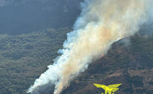 Altra giornata difficile sul fronte della lotta agli incendi in Sardegna