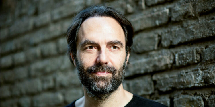 Neri Marcorè a Santa Teresa Gallura ospite del festival letterario “Ligghjendi” e della rassegna “I monumenti incontrano la lettura”