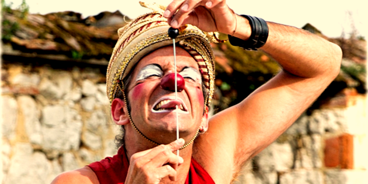 Dal 10 al 13 luglio il mondo incantato del Gallura Buskers Festival atterra per le vie del suggestivo centro storico di Santa Teresa di Gallura