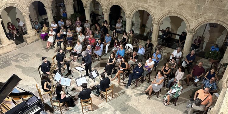Alghero saluta i “Notturni contemporanei” il 31 luglio. Ultimo concerto al Chiostro di San Francesco per il 2024
