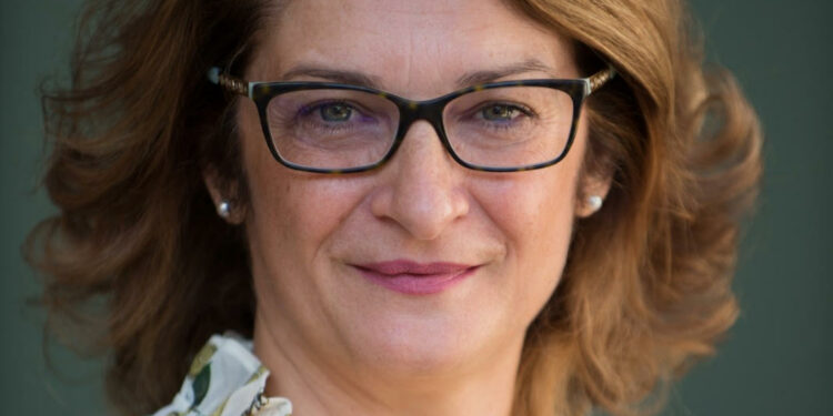 La scrittrice Cristina Caboni a Palau per la rassegna letteraria “Aspettando di mare e di stelle”