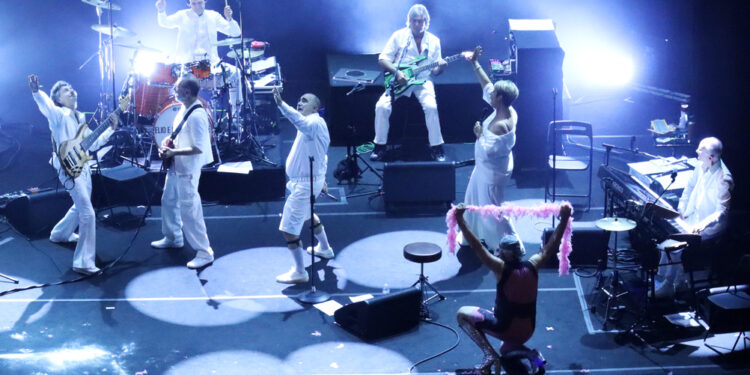 Elio e le Storie Tese tornano sul palco di Rocce Rosse Blues il prossimo 30 luglio al Teatro Massimo