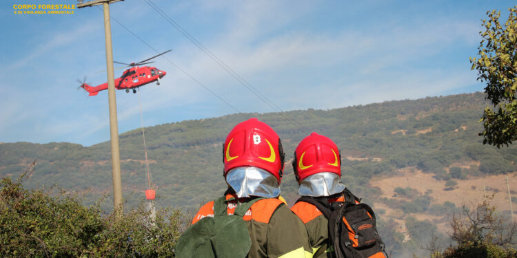 Giovedì 4 luglio, 3 dei 17 incendi sviluppatisi sul territorio regionale, hanno richiesto l’intervento dei mezzi aerei della flotta regionale