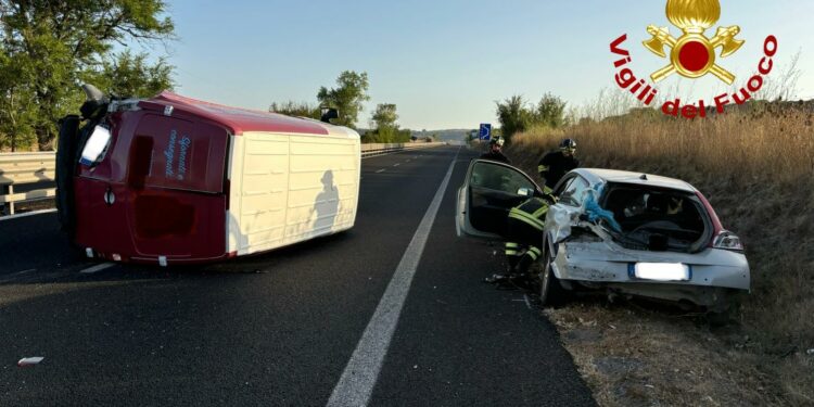 Incidente stradale sulla E25, sul posto i vigili del fuoco