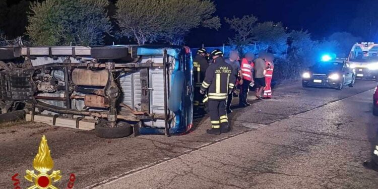 Cannigione: incidente stradale sulla provinciale 13, sul posto i vigili del fuoco