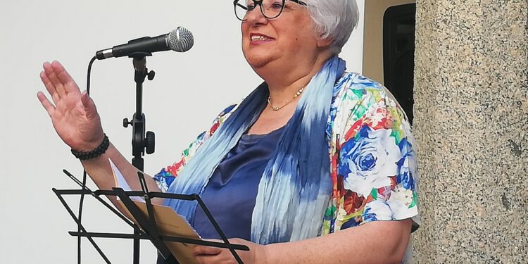 Graziella Cherubini Lamperti, dopo un trentennio lascia Nuoro e saluta i tanti amici e la comunità di fede bahá’í