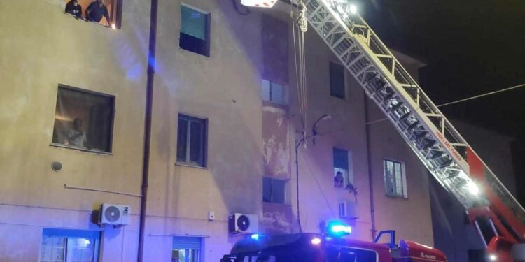 Sassari: soccorso persona in via Prati, intervengono i vigili del fuoco
