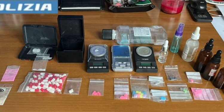 Nella serata di ieri, a Cagliari, la Polizia di Stato ha arrestato in flagranza di reato un 51enne e un 40enne, per detenzione ai fini di spaccio di sostanze stupefacenti