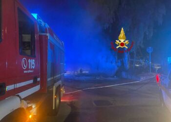 Bono: a fuoco un rimorchio, sul posto i vigili del fuoco