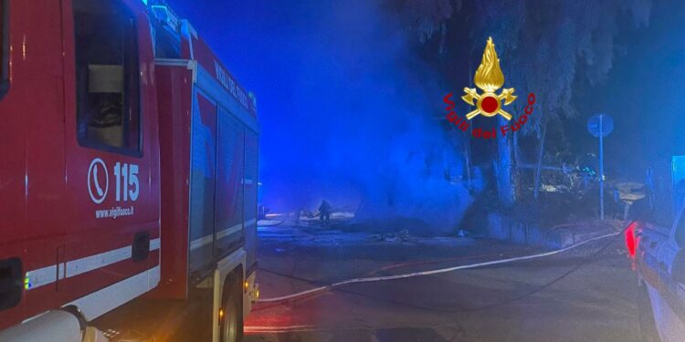 Bono: a fuoco un rimorchio, sul posto i vigili del fuoco