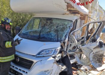 Olbia: scontro frontale tra un camper di turisti e un camion