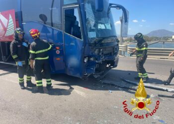 Olbia: incidente stradale sulla sopraelevata sud, intervengono i vigili del fuoco