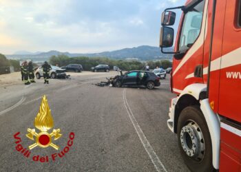 Portisco: scontro frontale fra due auto, cinque persone in ospedale