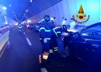 Budoni: tamponamento tra quattro auto e una moto, ferita una persona