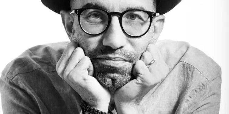 Sabato 31 agosto, al Cabudanne de sos poetas, il poeta Mauro Liggi con il libro ‘Alla terra i miei occhi’ e Nicola Piredda con l’album ‘Shardiland’