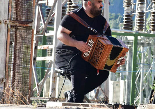 Mercoledì al Nuraghe Palmavera, l’organettista Pierpaolo Vacca in concerto per la settima edizione di JazzAlguer