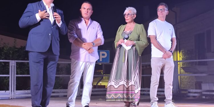 Conclusa la 29ª Sagra del Mirto di Telti. Tanti visitatori, espositori di qualità e artisti di spessore. Consegnato a Mauro Pili il Premio Va…lentina2024