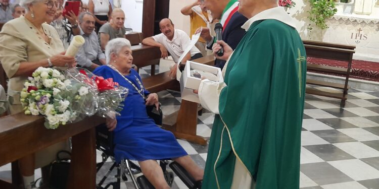 Bonnanaro in festa per i cent’anni di zia Maria Grazia Masala