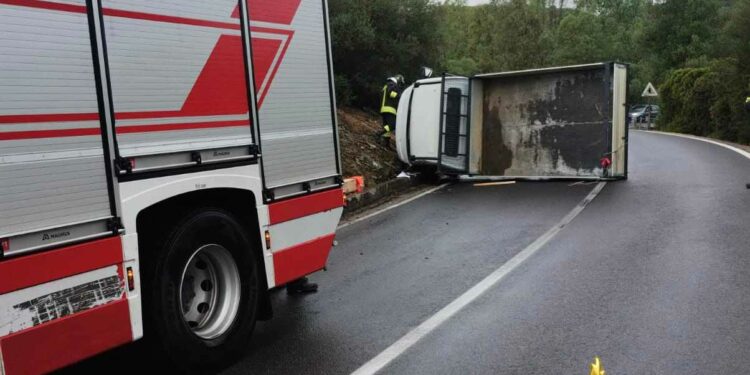 Siniscola: incidente stradale sulla statale 125, intervengono i vigili del fuoco