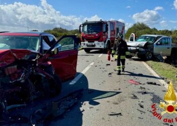 Incidente stradale prima dell’ingresso di Murta Maria, due persone in ospedale