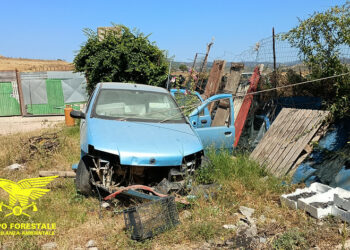 A San Nicolò Gerrei il Corpo forestale ha denunciato una persona e sequestrato una carrozzeria abusiva per rottamazione illegale di auto