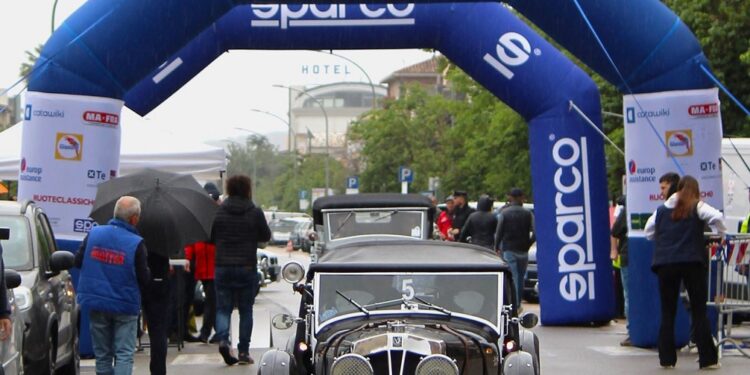 Associazione Auto e Moto d’Epoca Sardegna: da Cagliari fino all’Asinara, in viaggio 50 veicoli d’epoca che hanno fatto la storia della mobilità