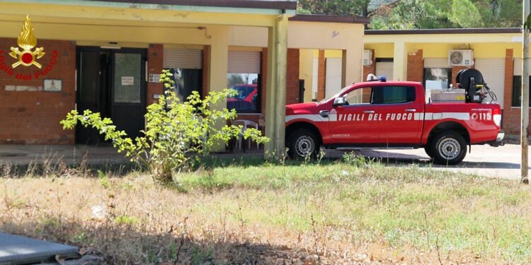 Macomer: crolla l’intradosso del solaio del locale refettorio di una casa di riposo, sul posto i vigili del fuoco