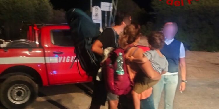 Si perde nei sentieri delle campagne adiacenti alla spiaggia di Romazzino, disavventura per una famiglia francese