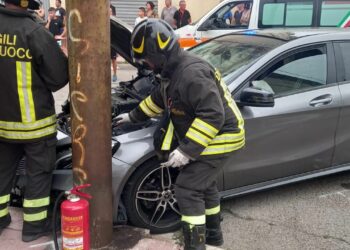 Macomer: impatto fra due auto, cinque feriti