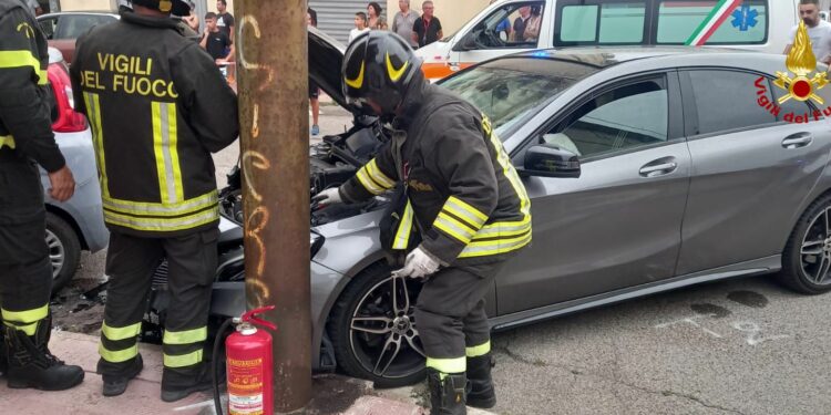 Macomer: impatto fra due auto, cinque feriti