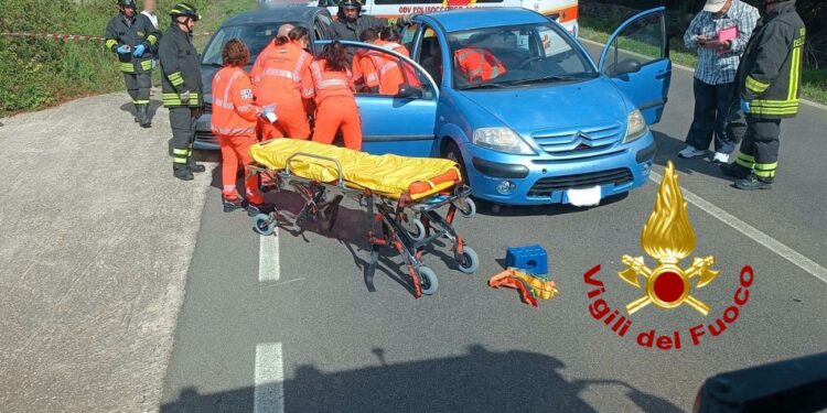 Alghero: incidente stradale a Scalamala, due persone in ospedale
