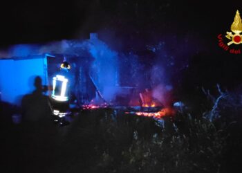 Mamoiada: a fuoco un pollaio, sul posto i vigili del fuoco