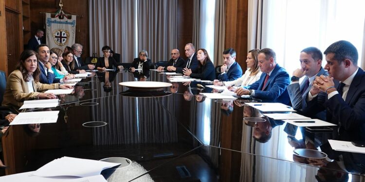 Si è svolto nella sede di rappresentanza della Regione, a Cagliari, l’incontro tra la Giunta e la delegazione dei senatori e deputati sardi
