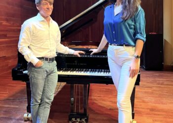 Pianoforte a quattro mani e chitarra in sala Sassu