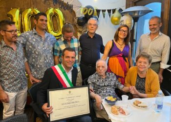 Alghero in festa per i cent’anni di zio Antonio Monti