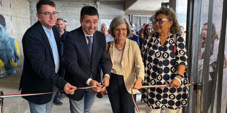 Questa mattina, a Porto Torres, è stata inaugurata la mostra “Ogni Nave ha bisogno di un porto” 