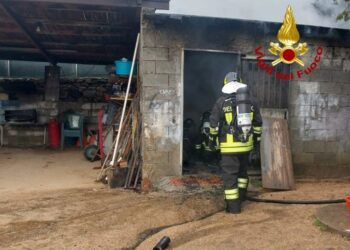 Arzachena: incendio all’interno di un magazzino in un terreno privato