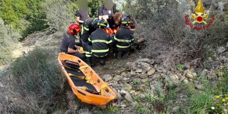 Escolca: scivola in un dirupo, salvata una persona