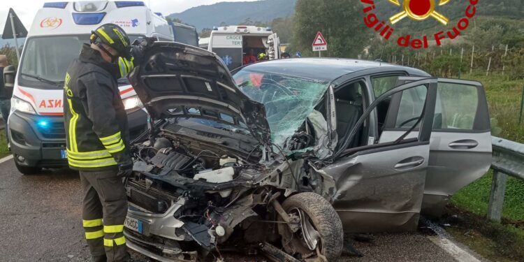 Jerzu: incidente stradale sulla vecchia statale 125, due persone in ospedale