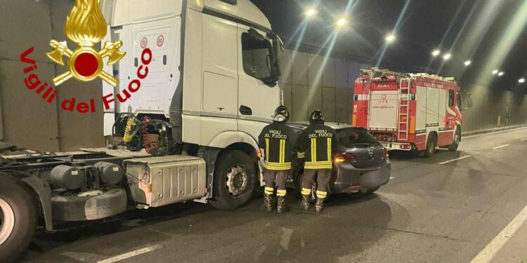 Olbia: incidente stradale all’interno del tunnel che collega le due sopraelevate cittadine, un ferito