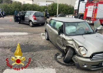 Olbia: incidente stradale in via Indonesia, due persone in ospedale