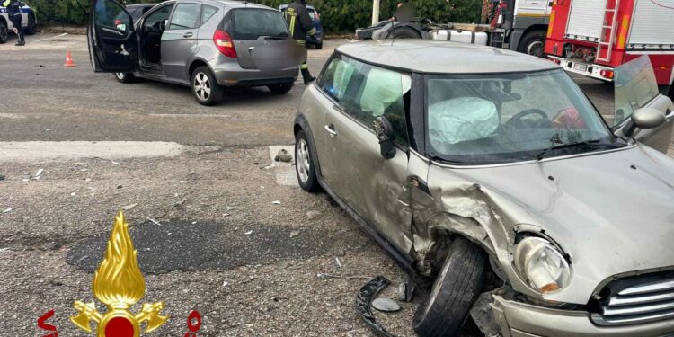 Olbia: incidente stradale in via Indonesia, due persone in ospedale