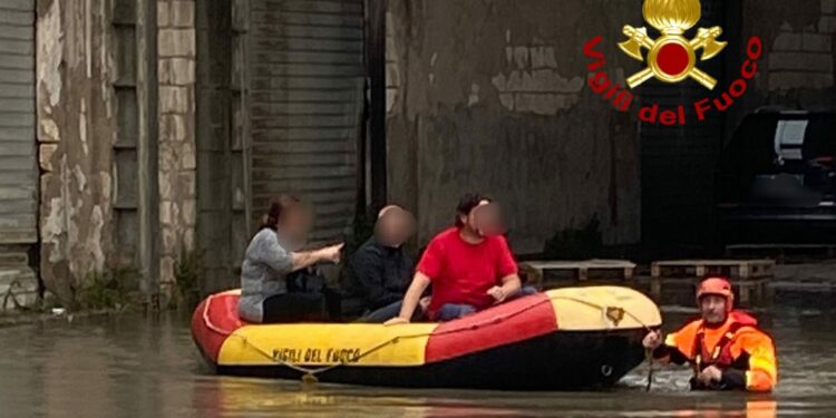 Maltempo a Sassari, Porto Torres e Alghero: gli interventi dei vigili del fuoco