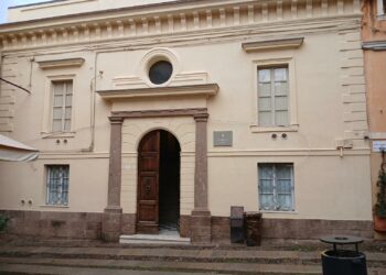 Alghero: via i ponteggi da Palazzo Civico