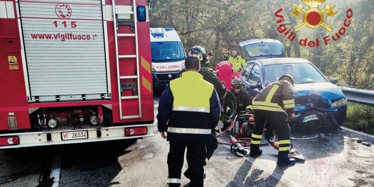 Incidente stradale all’altezza della rotatoria di Sant’Antonio di Gallura, tre persone in ospedale
