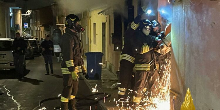 Olbia: a fuoco un’abitazione, intervengono i vigili del fuoco