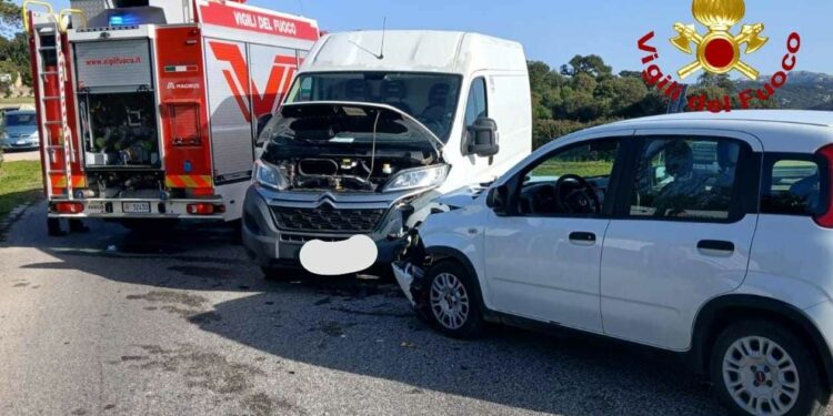 Incidente stradale all’ingresso di Luras, due persone in ospedale