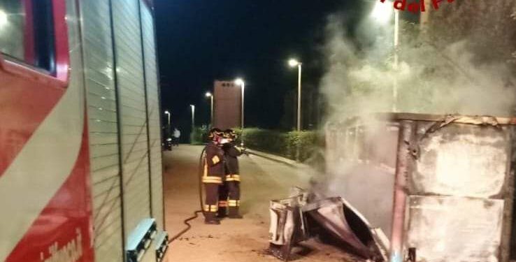 Santa Teresa Gallura: a fuoco un ecobox comunale a Ruoni