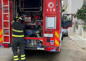 Alghero: Incendio in un’abitazione in via Mazzini, intervengono i vigili del fuoco