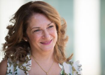 Per la rassegna “Hymnos incontra” domenica 24 novembre la scrittrice cagliaritana Cristina Caboni presenta il suo ultimo romanzo in libreria con Garzanti